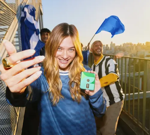 Motorola presenta colección oficial inspirada en la Copa Mundial