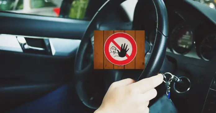 volante de un auto en cdmx con símbolo en el centro de una persona levantando la mano en señal de NO Autoridades han reforzado la aplicación del Reglamento de Tránsito, lo que significa que tocar la bocina por enojo, prisa o costumbre podría derivar en una multa de más de mil pesos.