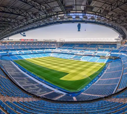 UEFA advierte al Real Madrid con cierre parcial del Bernabéu por gesto racista