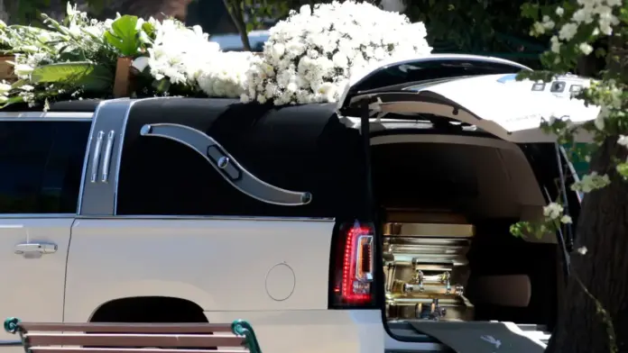 Féretro de “El Mencho” dorado causa impacto en Zapopan Féretro de “El Mencho” dorado causa impacto en Zapopan