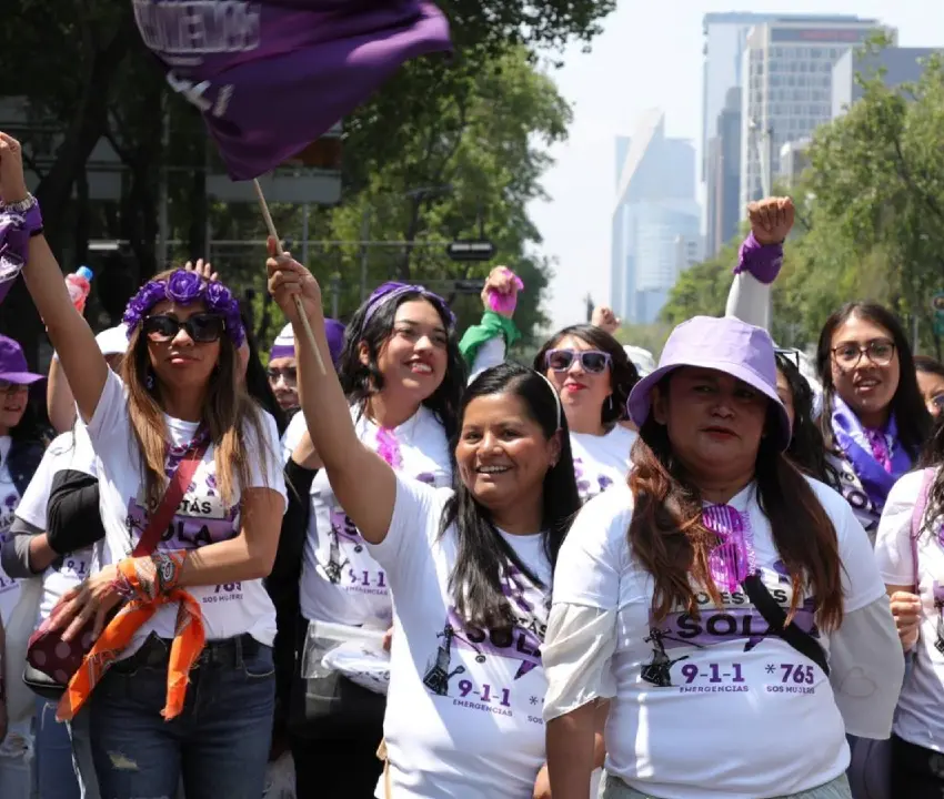 Marcha del 8M llena de morado las calles de CDMX
