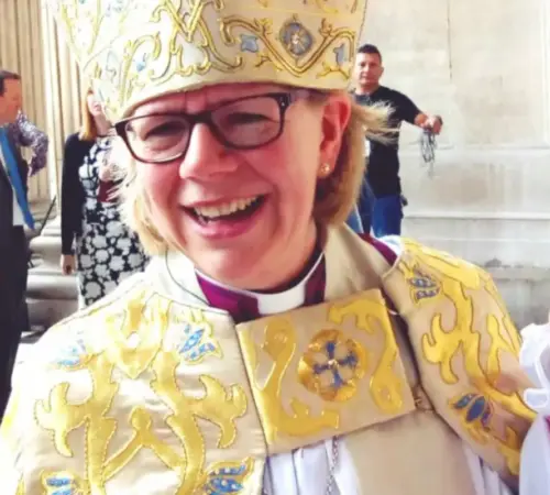 Sarah Mullally, primera mujer arzobispa en Canterbury