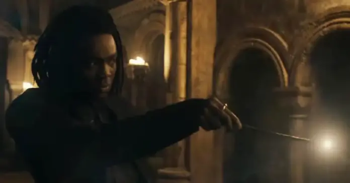 Paapa Essiedu cómo actor de Snape De acuerdo con reportes, los responsables del proyecto implementaron protocolos más estrictos de acceso y vigilancia, con el objetivo de evitar cualquier riesgo durante las grabaciones.