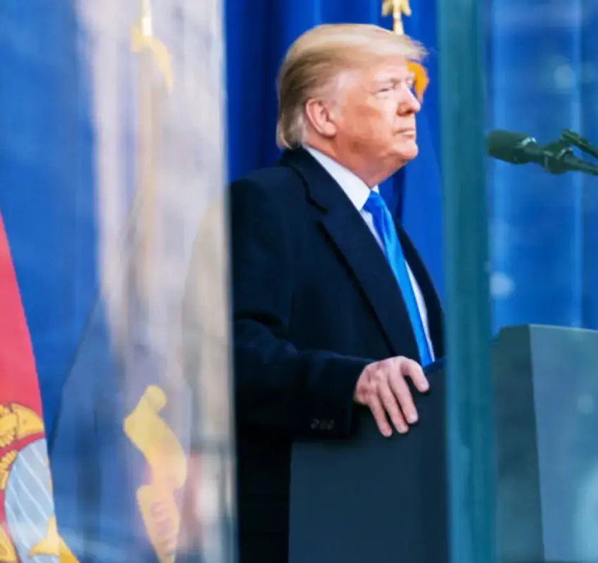 Trump aplaza amenaza contra Irán y extiende negociaciones