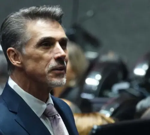 Sergio Mayer admite error y anuncia su regreso al Congreso tras polémica