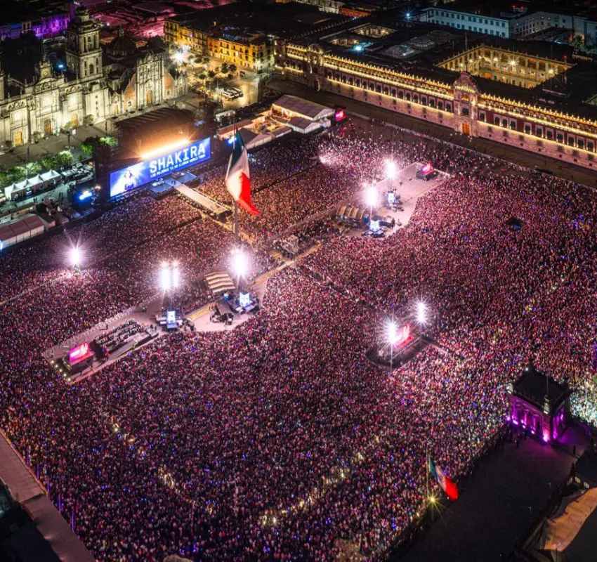 Nuevo record: 400 mil personas vibran con Shakira en el Zócalo de la CDMX