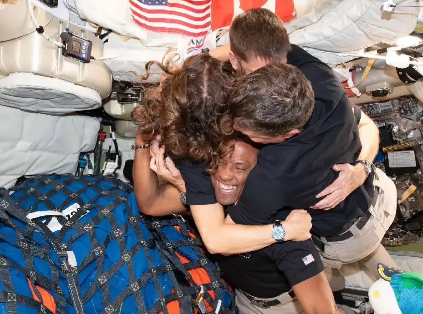 Artemis II: Astronautas llegan sanos y salvos en el planeta tierra