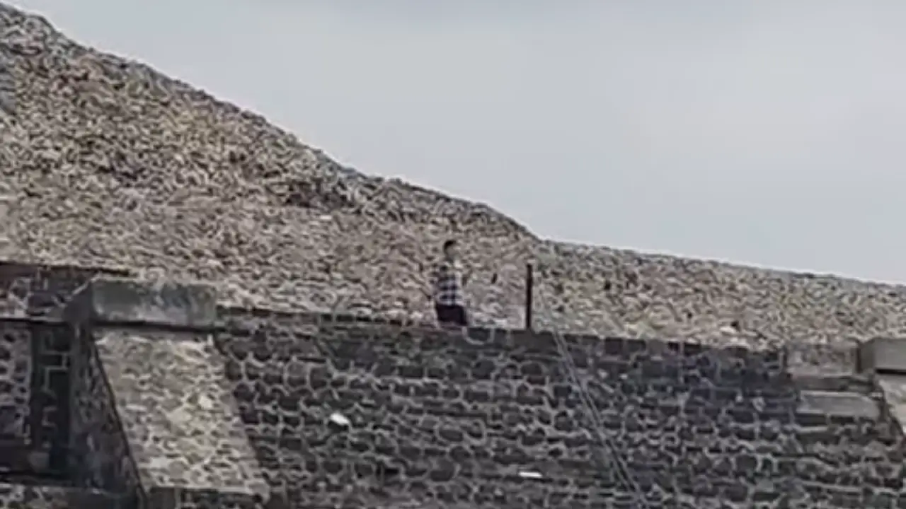 La zona arqueológica fue cerrada y acordonada mientras elementos policiacos desplegaron un operativo tanto al interior como en los accesos del sitio