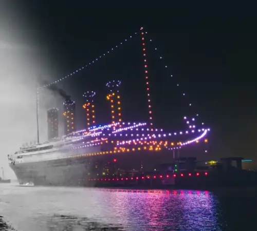 Mil drones “resucitan” al Titanic en espectacular show