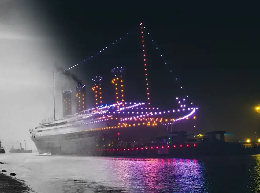 Mil drones “resucitan” al Titanic en espectacular show