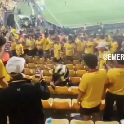 Mujer golpea a la amante de su esposo en medio de un partido de fútbol