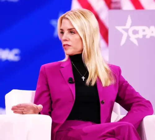 Donald Trump releva a Pam Bondi del cargo de fiscal general