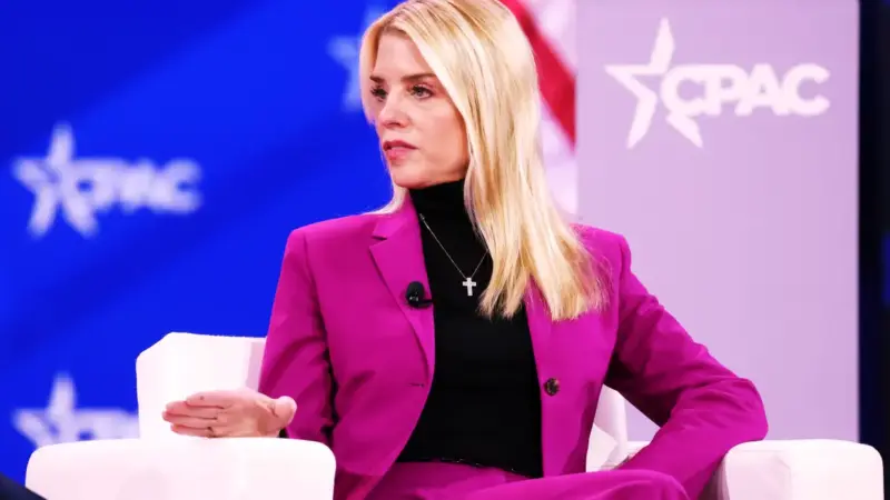 Donald Trump releva a Pam Bondi del cargo de fiscal general