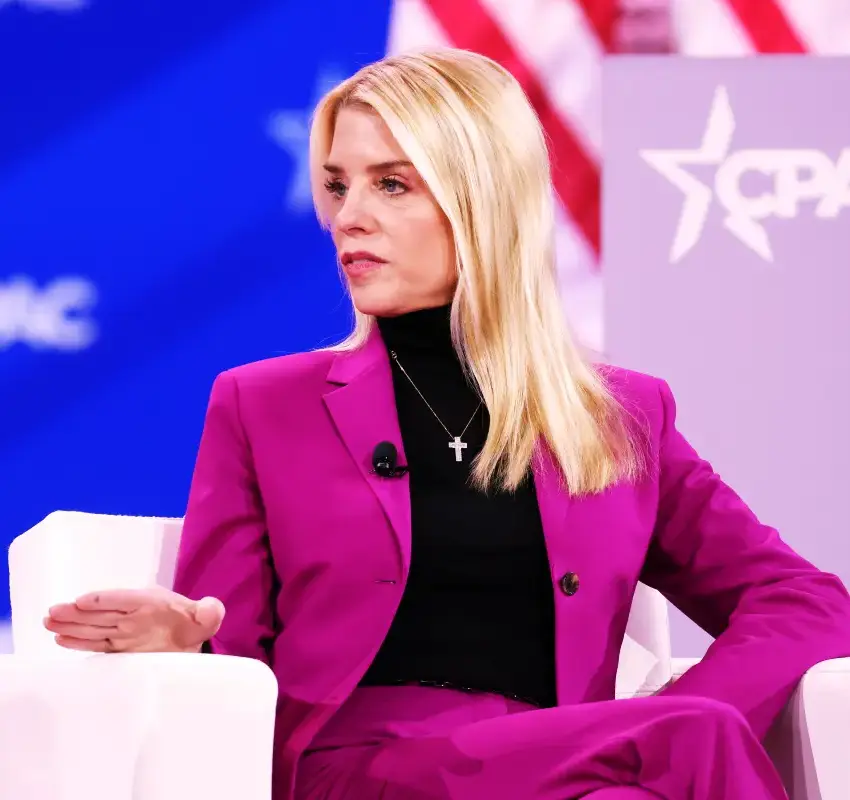 Donald Trump releva a Pam Bondi del cargo de fiscal general