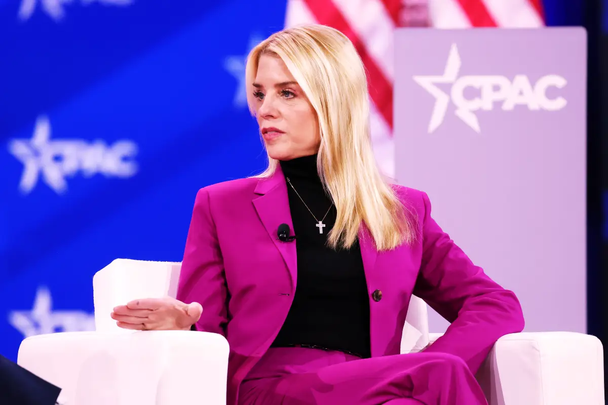 Donald Trump releva a Pam Bondi del cargo de fiscal general