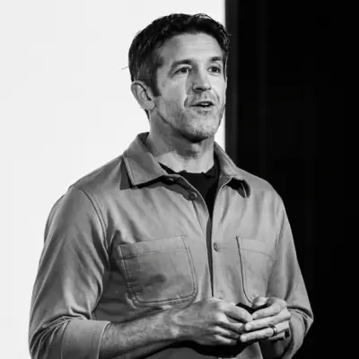 Qué trayectoria tiene John Ternus el nuevo líder de Apple