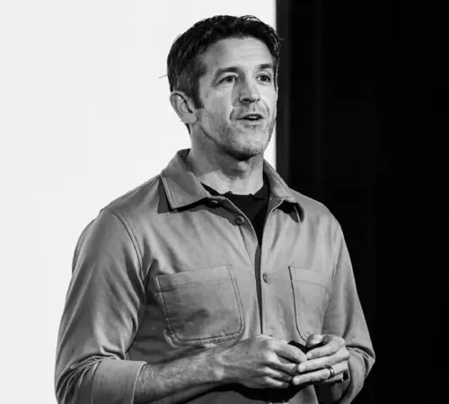 ¿Qué trayectoria tiene John Ternus, el nuevo líder de Apple?