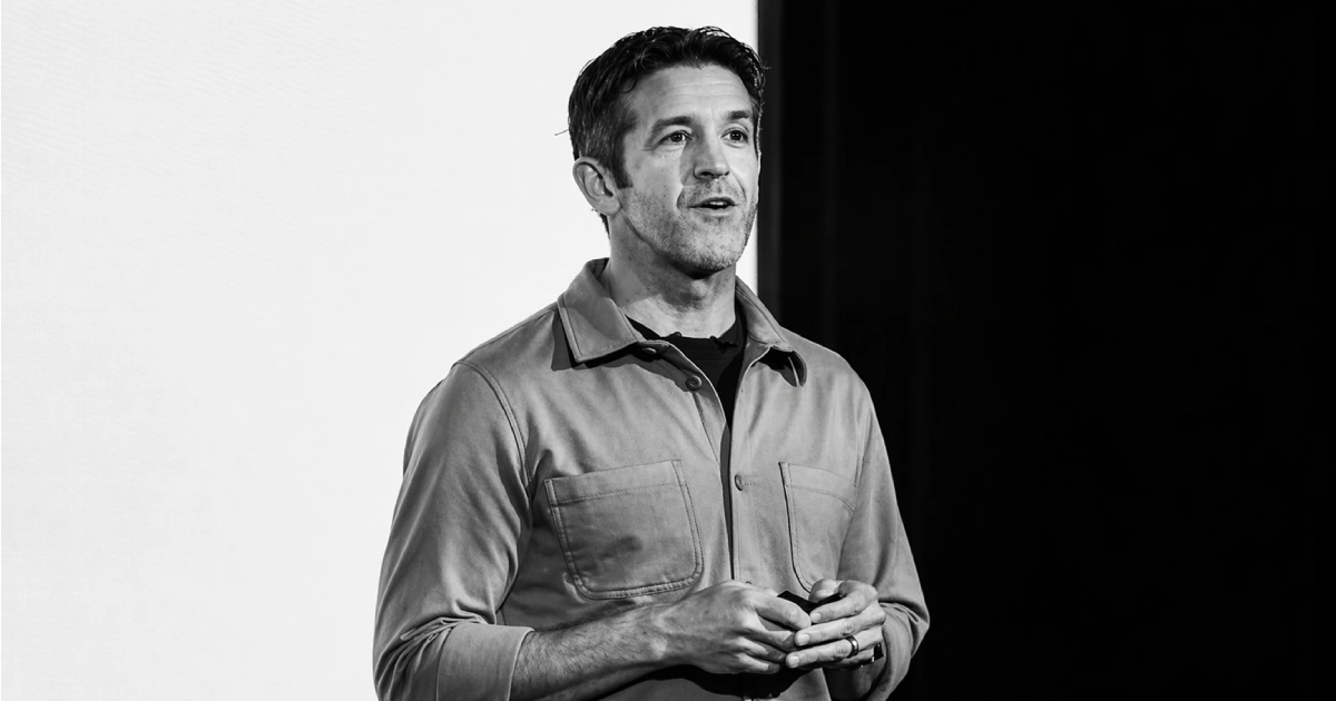 Qué trayectoria tiene John Ternus el nuevo líder de Apple