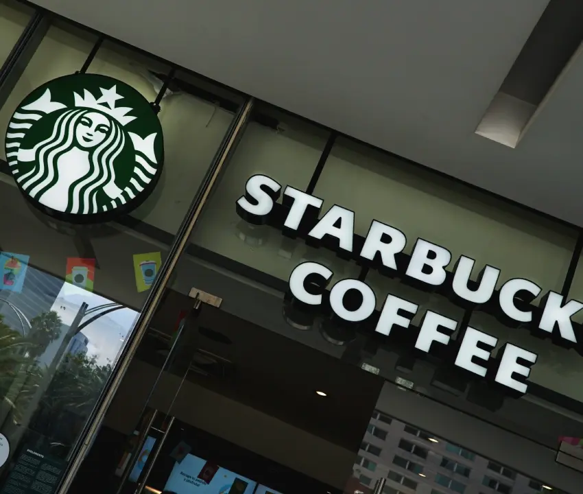 Starbucks impulsa la cultura y economía del café mexicano en sus tiendas