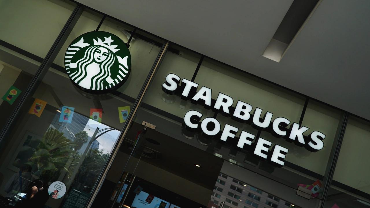 Starbucks utiliza café 100 mexicano en todas sus bebidas en México consolidando así su compromiso con productores nacionales y la cultura cafetalera local