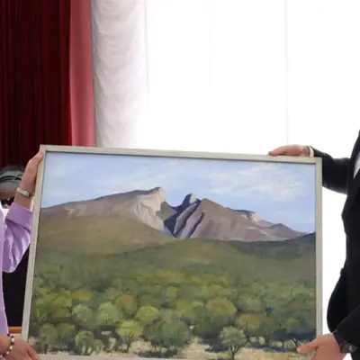 Samuel García invita a la Princesa Hisako de Japón al partido mil de la FIFA