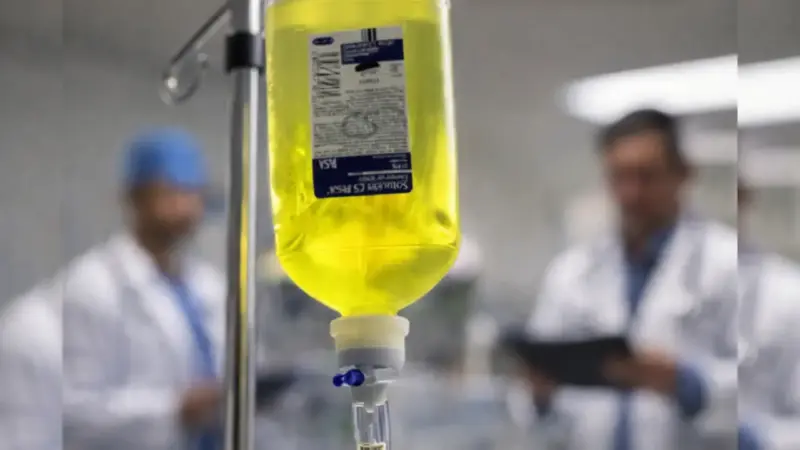 Sueros vitaminados sin control: especialistas piden reglas claras en México