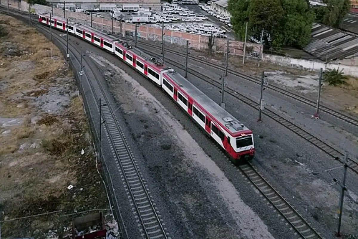 Tren_Suburbano_llegando_a_la_Estación_Buenavista | México Ahora retraso Tren Suburbano