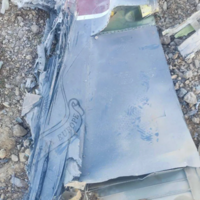 Rescatan a piloto de EU tras derribo en Irán; buscan a segundo tripulante