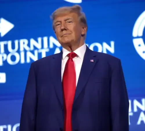 Trump anuncia suspensión temporal de ataques contra Irán por dos semanas