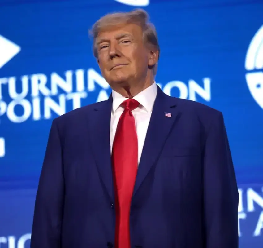 Trump anuncia suspensión temporal de ataques contra Irán por dos semanas