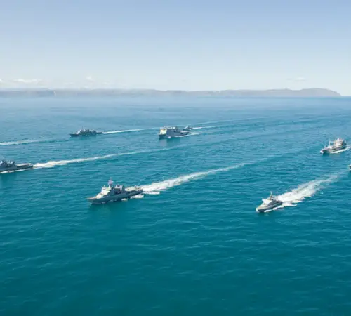 Estrecho de Ormuz vuelve a estar abierto al comercio tras tregua entre Israel y Líbano