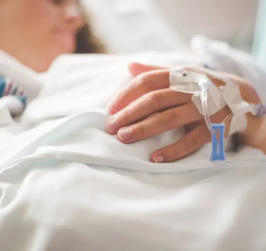 Confirman seis muertes y nueve casos por suero vitaminado en Sonora