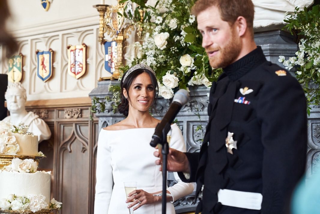 El príncipe Harry y Meghan celebran 8 años de casados con fotos inéditas de su boda