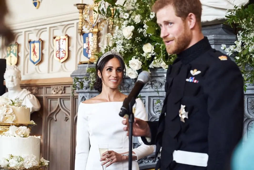 El príncipe Harry y Meghan celebran 8 años de casados con fotos inéditas de su boda
