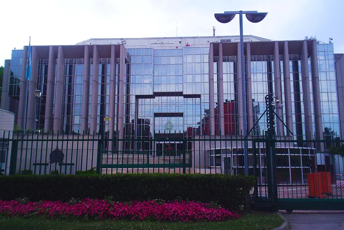 ficha roja Interpol