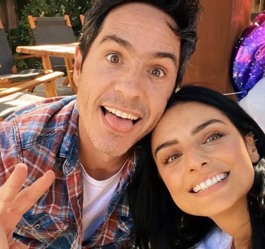 ¿Volvió el amor? Aislinn Derbez y Mauricio Ochmann emocionan con romántica foto