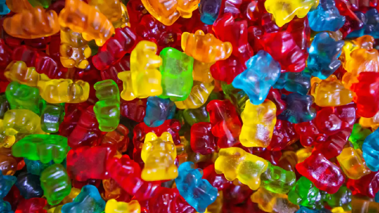 México retirará el colorante Rojo 3 de alimentos procesados por posible riesgo para la salud