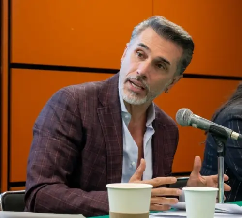 Sergio Mayer renuncia formalmente a Morena tras polémica por reality show