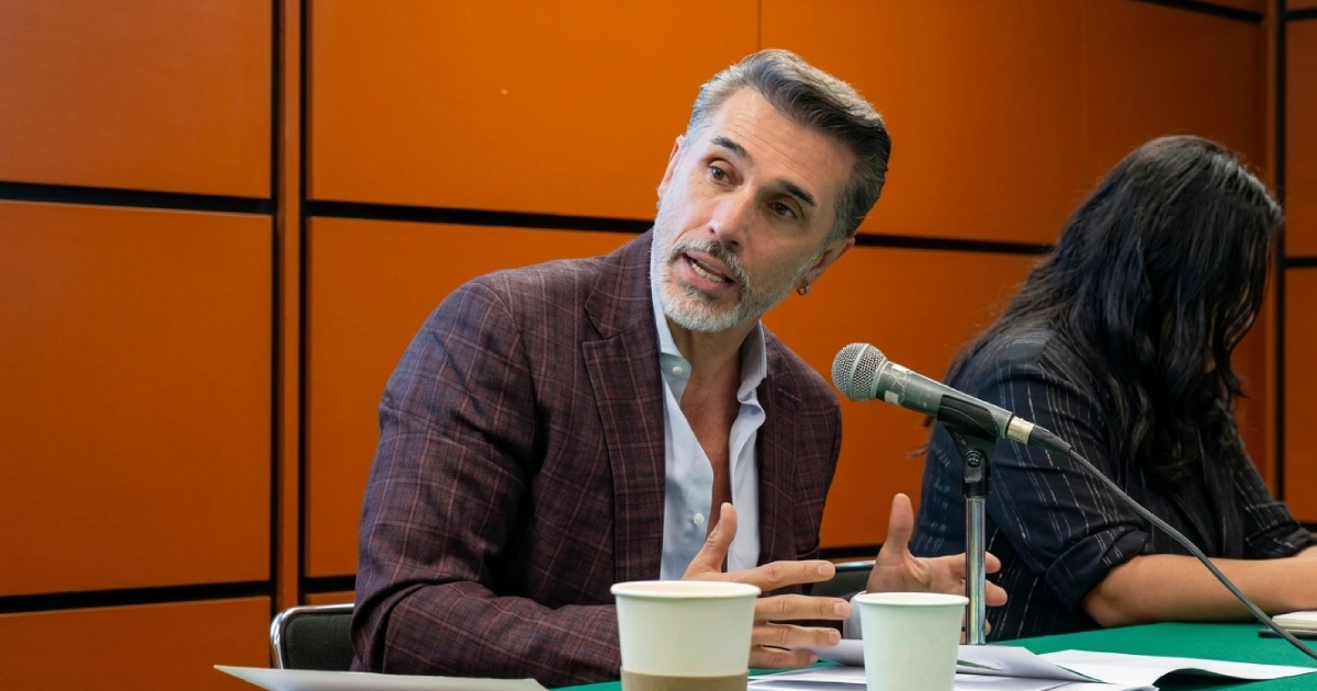 Sergio Mayer renuncia formalmente a Morena