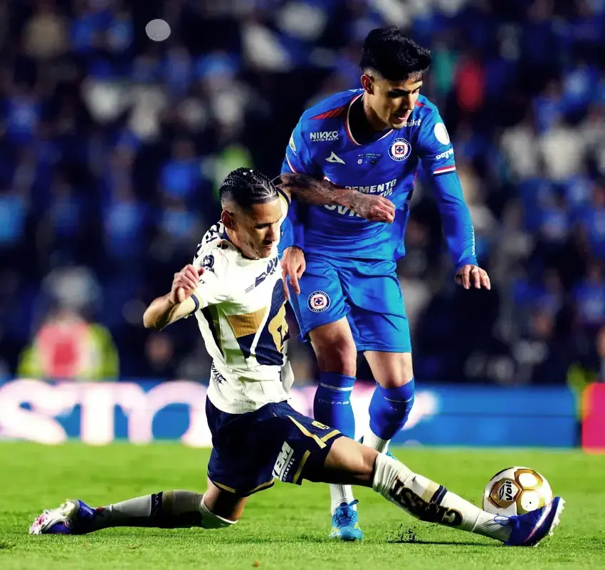 Polémica en la Final: Rubén Duarte evita expulsión y VAR quita penal a Cruz Azul