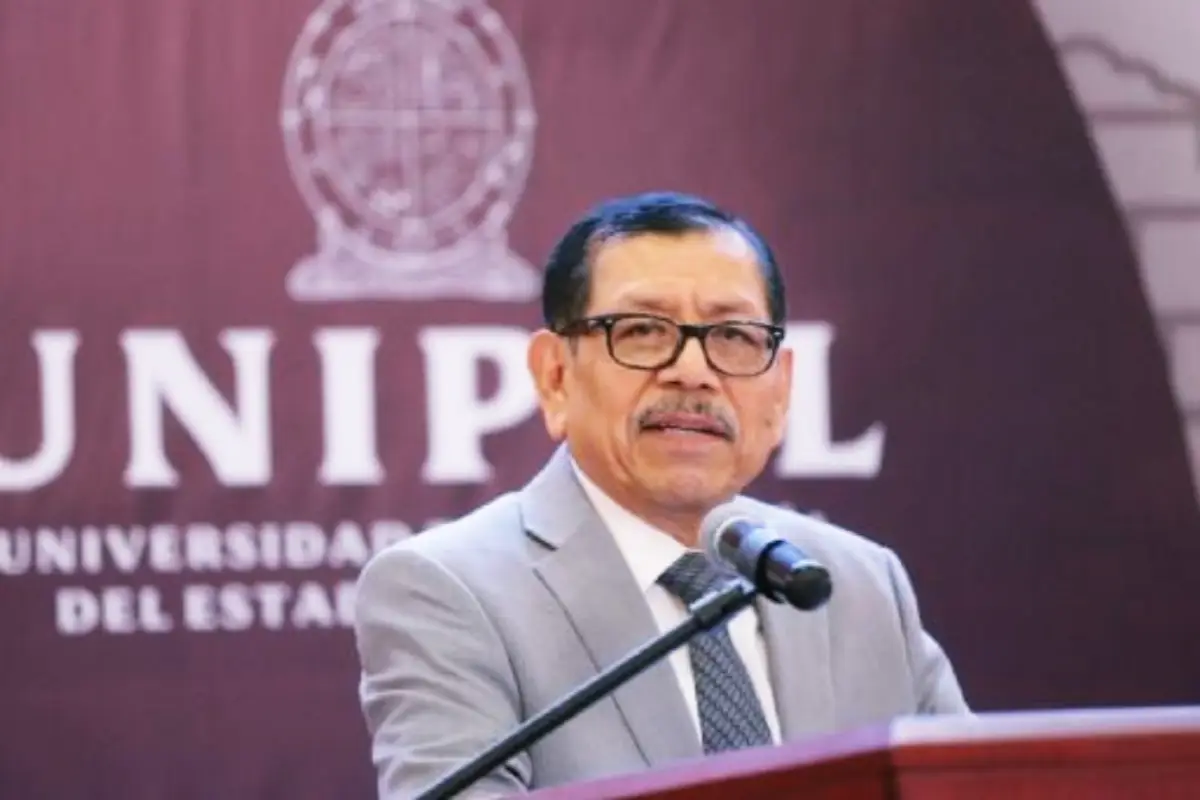 Gerardo Mérida Sánchez entrega