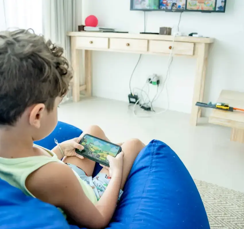 Descubre cómo detectar y frenar el ciberacoso infantil en juegos online