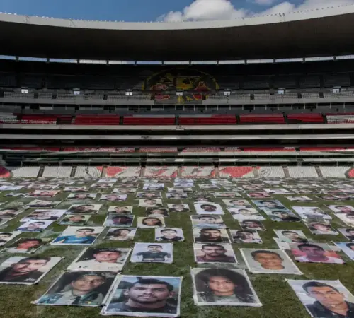Comisión Nacional de Búsqueda alerta 130000 desaparecidos llenarían dos Azteca