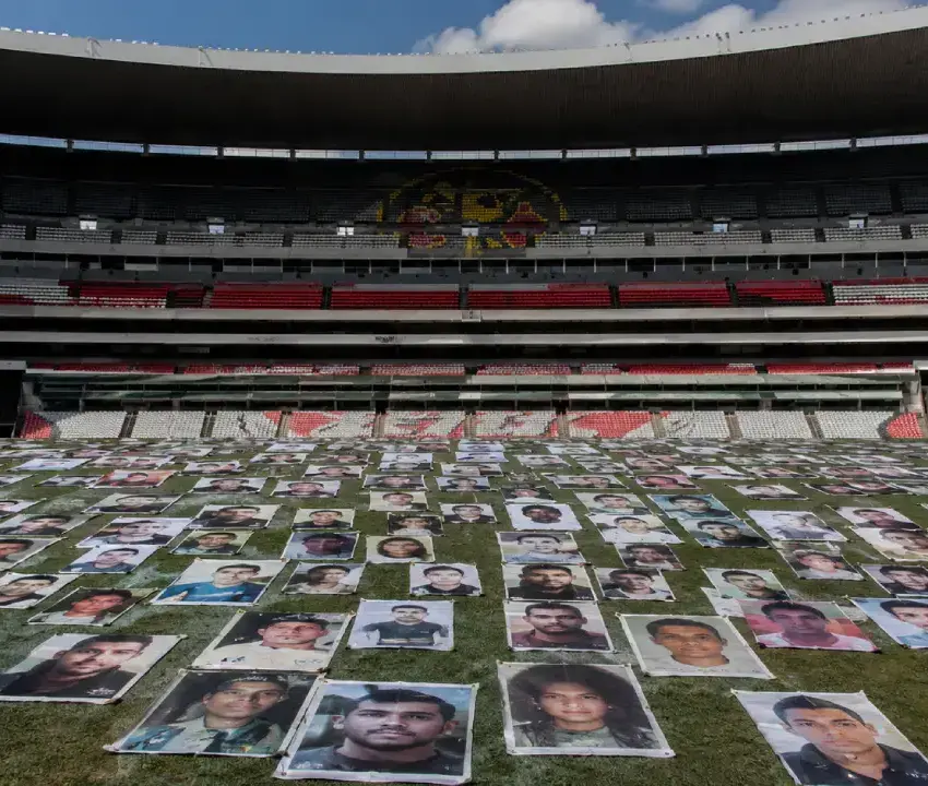 Comisión Nacional de Búsqueda alerta 130000 desaparecidos llenarían dos Azteca