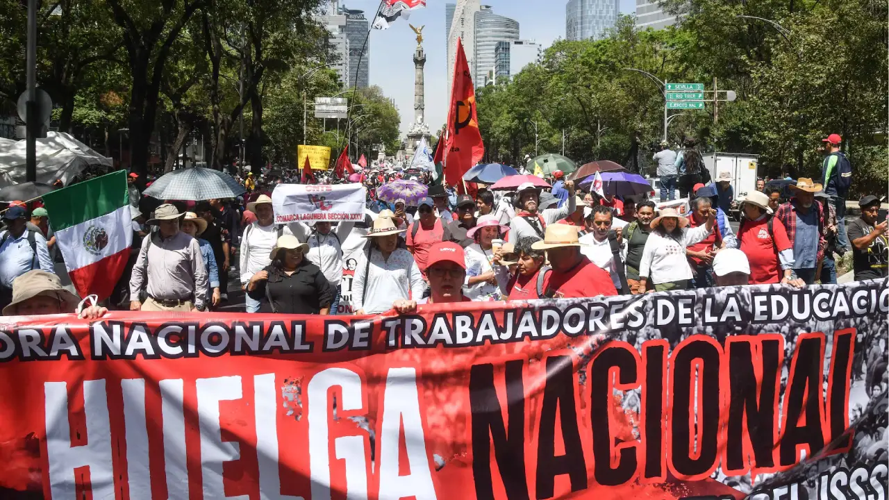 Huelga del CNTE arranca con marcha al Zócalo en plena antesala del Mundial