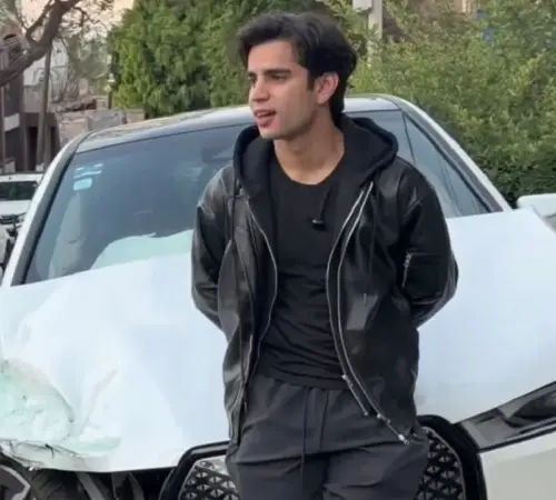 Influencer Aarón Mercury destroza su camioneta en fuerte accidente