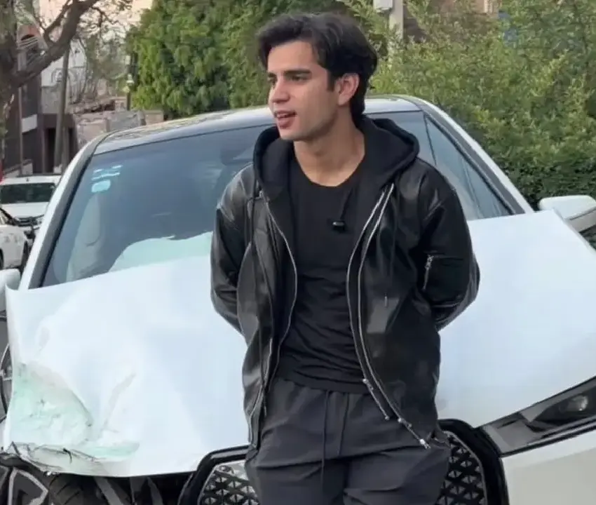Influencer Aarón Mercury destroza su camioneta en fuerte accidente