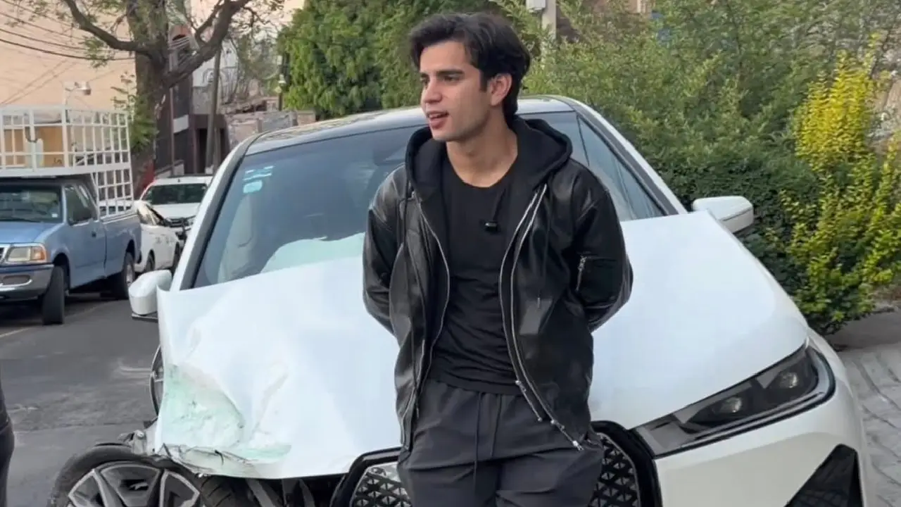 Influencer Aarón Mercury destroza su camioneta en fuerte accidente