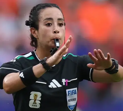 Katia Itzel García hace historia como primera árbitra central latinoamericana en Mundial | Katia Itzel García hace historia como primera árbitra central latinoamericana en Mundial
