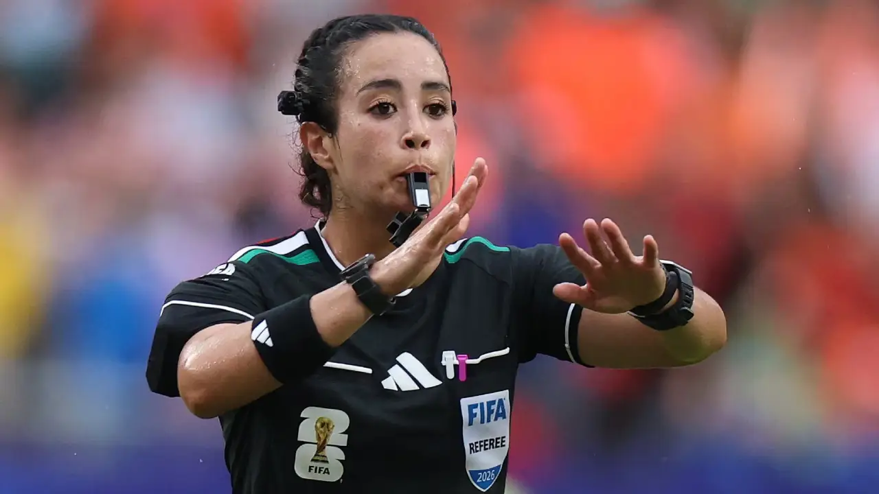 Katia Itzel García hace historia como primera árbitra central latinoamericana en Mundial